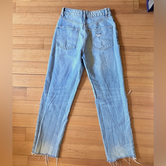Zara Straight Leg High Rise Button Fly Ripped Ankle Jeans in Light Wash Sz 2 - Picture 2 of 8
